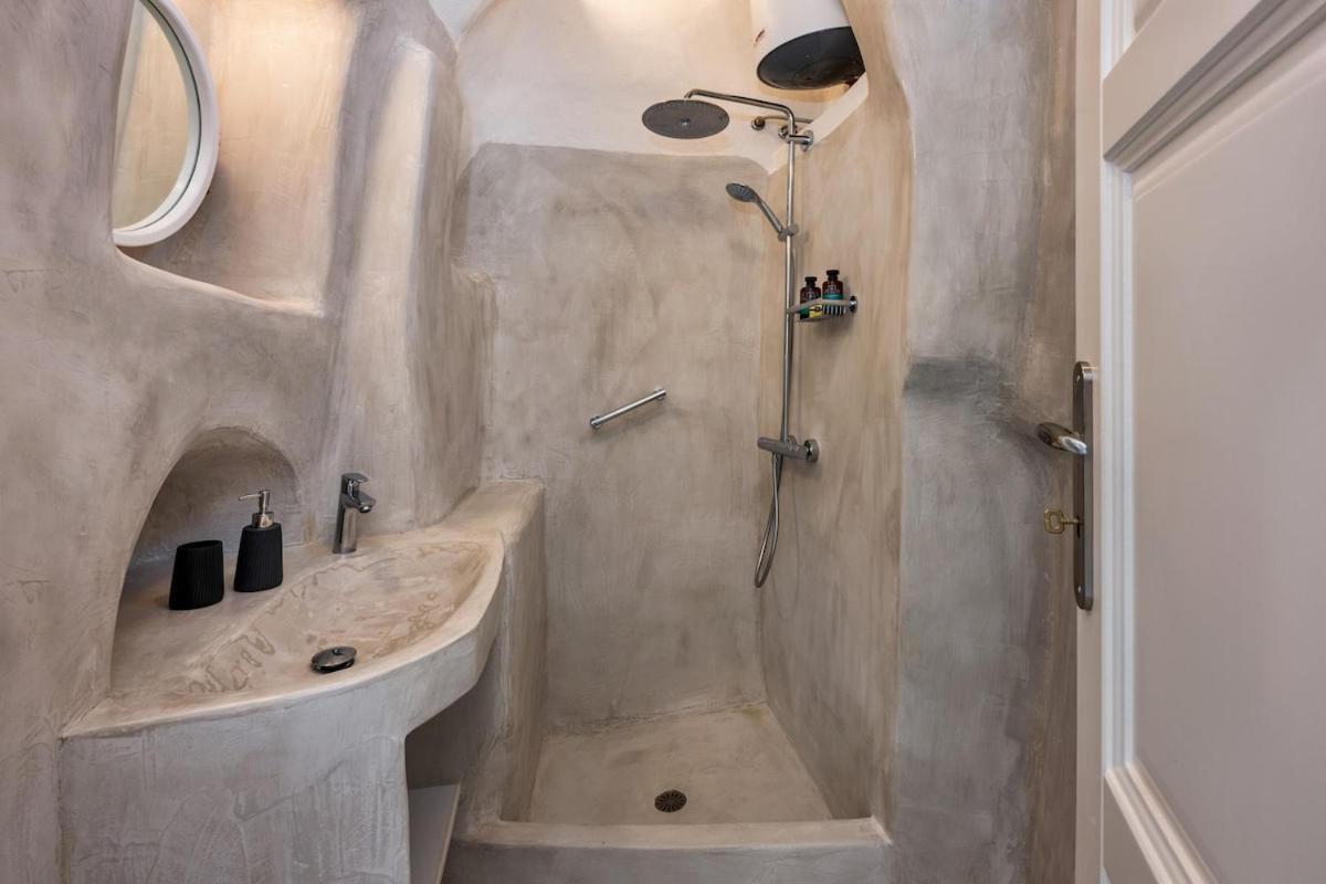 Villa Gilbert'S Cave With Cave Jacuzzi Megalokori Exterior foto